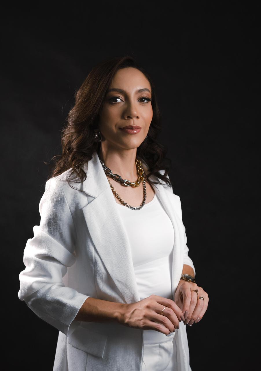 Alessandra Santos, advogada especializada em direito de família e sucessões